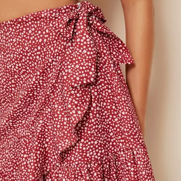 Red Dalmatian Polka Dot Print Ruffle Hem Knot Wrap Skirt size Medium (6) - Picture 5 of 6